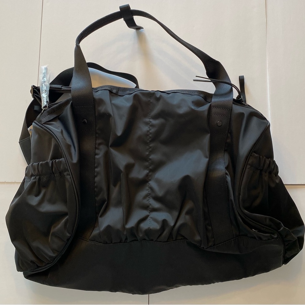 Lululemon Athletica Black Tote Bag Keep on Running Duffel NWT - Picture 1 of 4